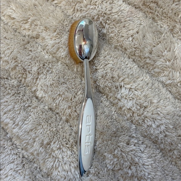 Artis mirror finish oval 7 foundation brush - Picture 2 of 3